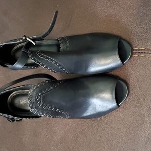 Mk Heels color negro